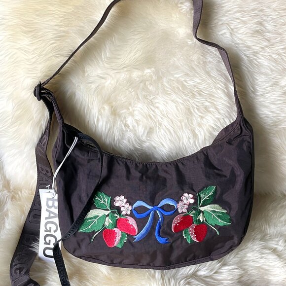 NWT Baggu Medium Crescent Bag - Embroidered Strawberry (Chocolate Plum) - Picture 1 of 4